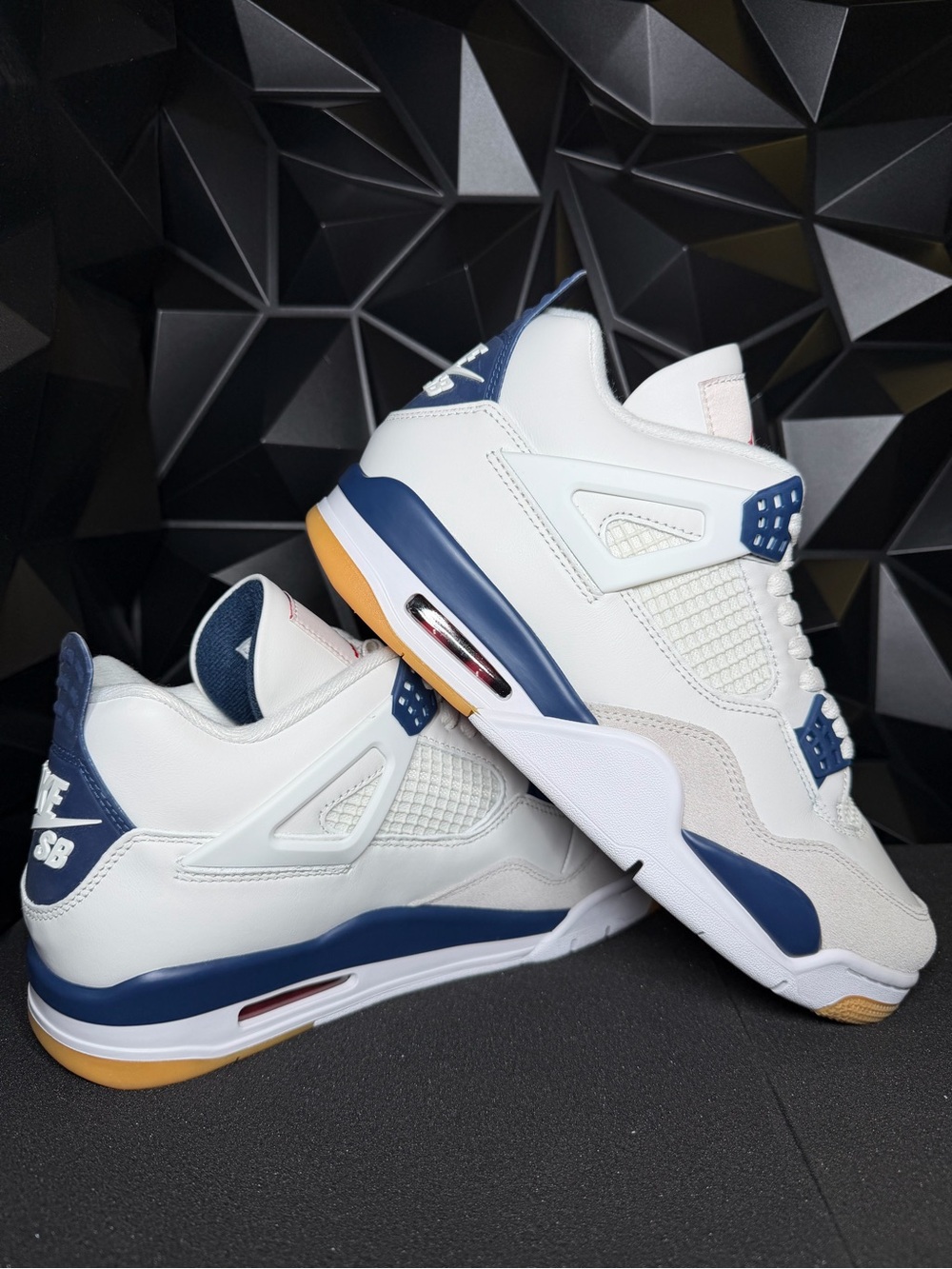 Nike SB x Air Jordan 4 Retro "Navy"